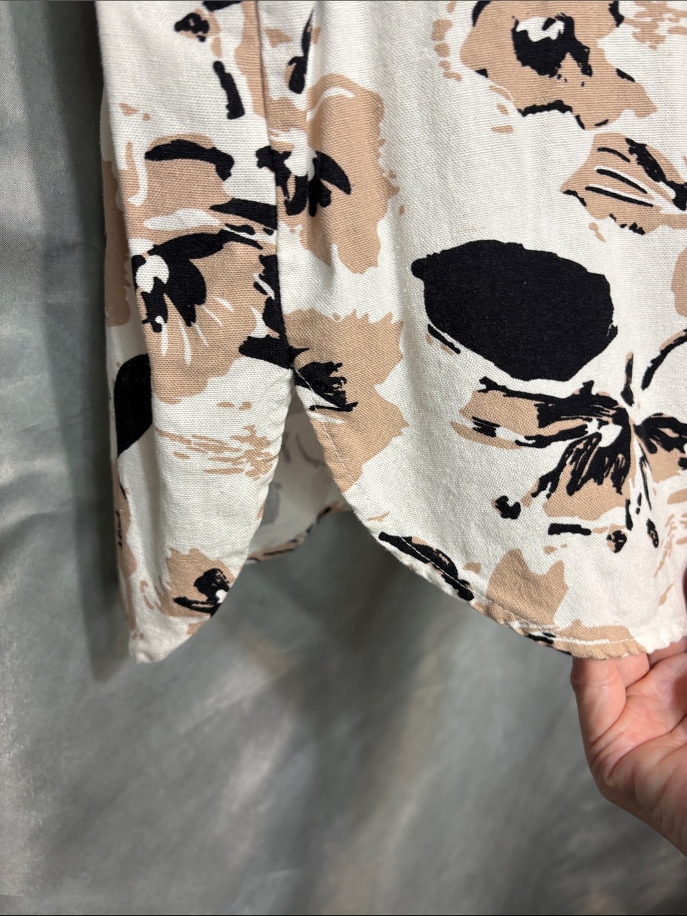 Hester & Orchard V-Neck Floral Ruffle Cap Sleeve Blouse in Beige & Black — Women - Picture 7 of 7